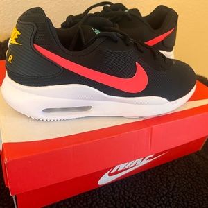 Nike air max oketo. Unisex. I have 2 available